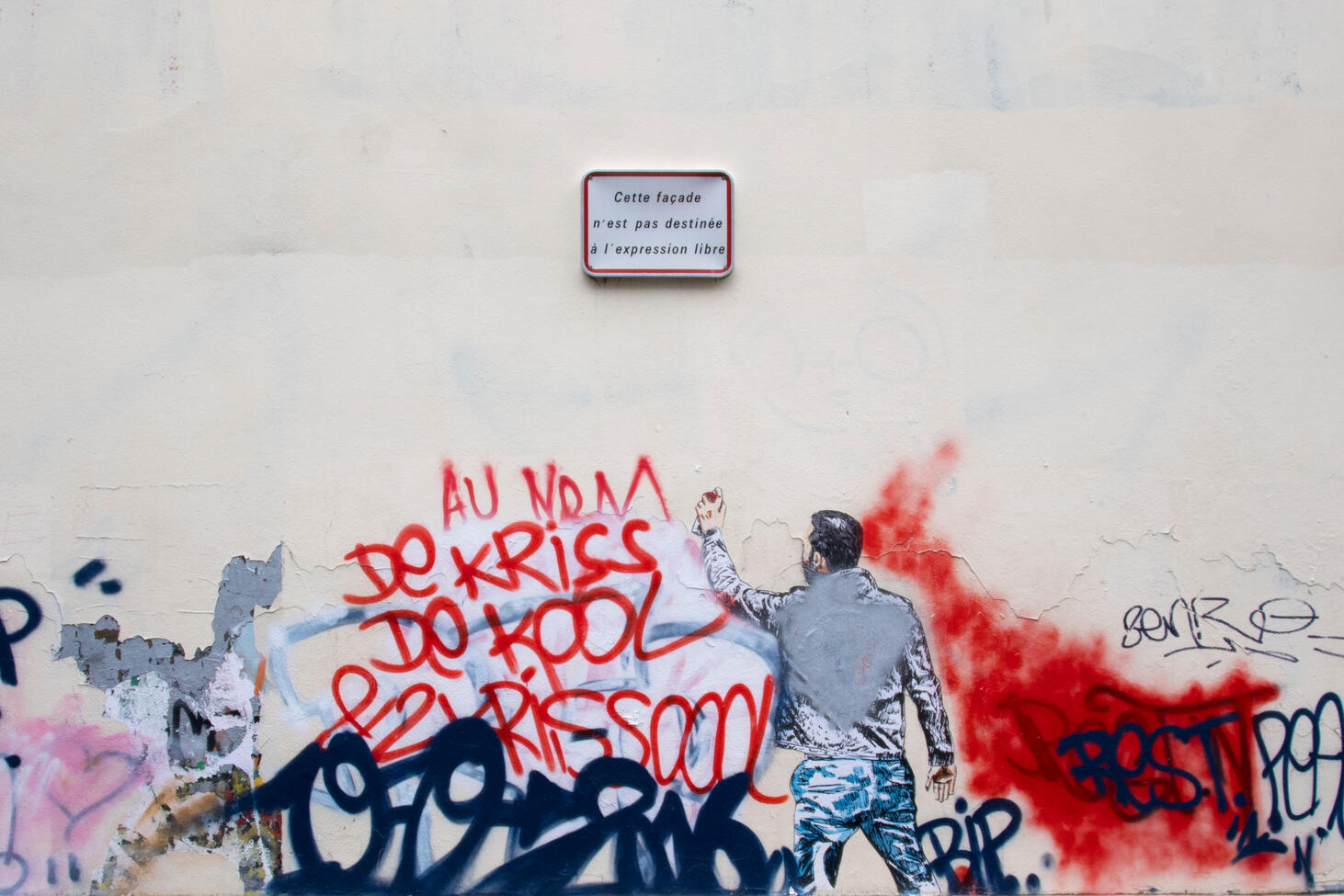 This facade is not intended for free expression